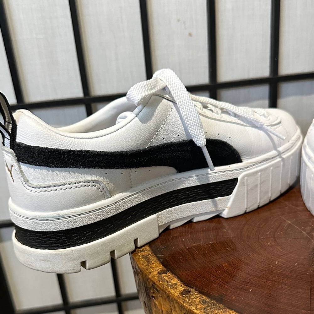 Puma White Platform Sneakers with Black Stripe EUC Size 7 - Picture 7 of 9